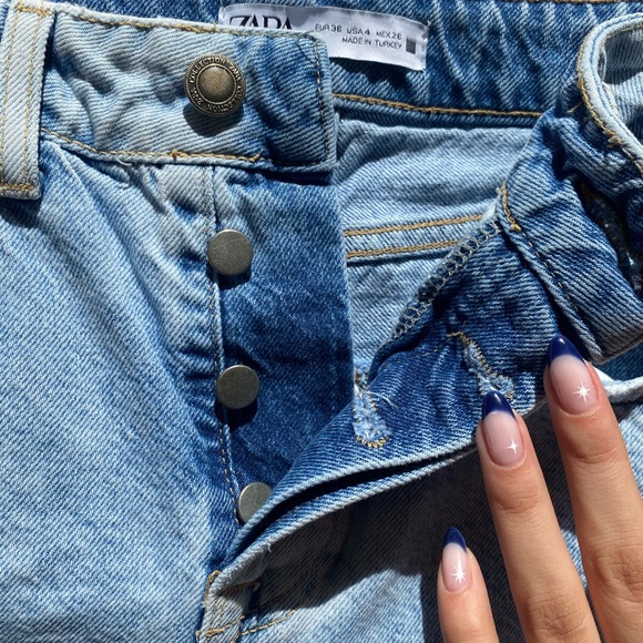 ZARA HIGH WAIST DENIM SHORTS - Picture 3 of 4